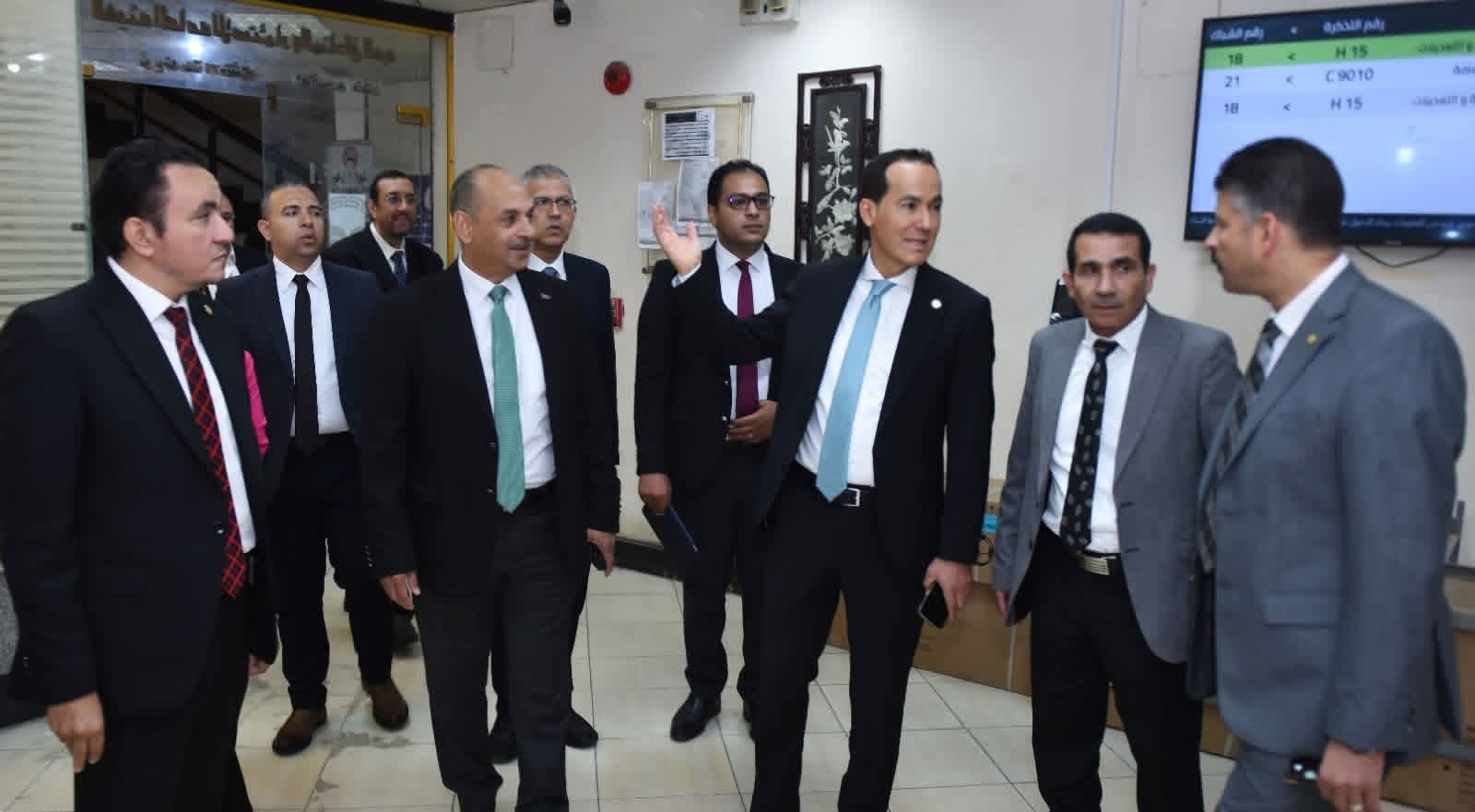 رئيس هيئة الاستثمار يواصل جولاته الميدانية ويتفقد مركز خدمات المستثمرين بمدينة العاشر من رمضان لمتابعة كفاءة الخدمات المقدمة للمستثمرين