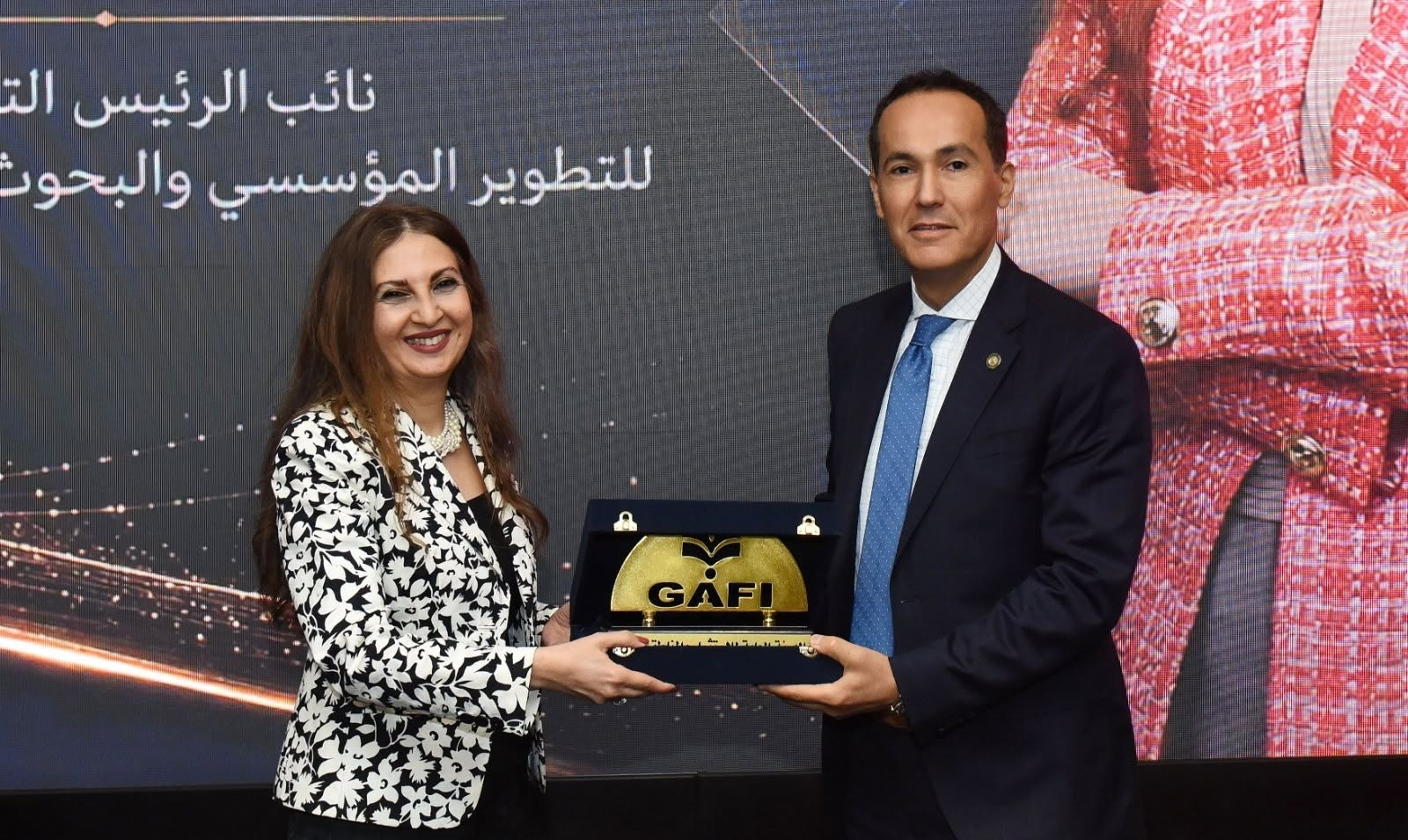  الهيئة العامة للاستثمار والمناطق الحرة تكرم الدكتورة داليا الهواري نائب الرئيس التنفيذي تقديراً لمسيرتها المهنية الحافلة بالعطاء