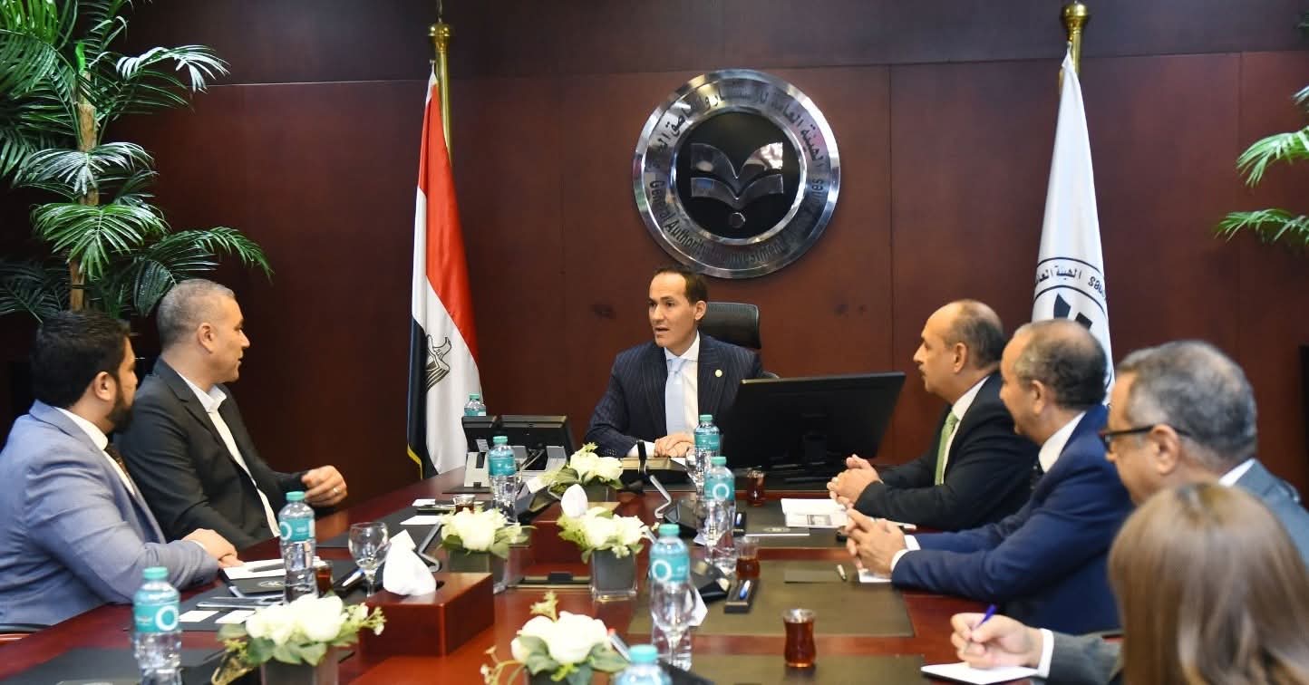 الرئيس التنفيذي للهيئة العامة للاستثمار يلتقي مسؤولي "جارديان جلاس" لمتابعة خططها الاستثمارية وتوسعاتها في مصر