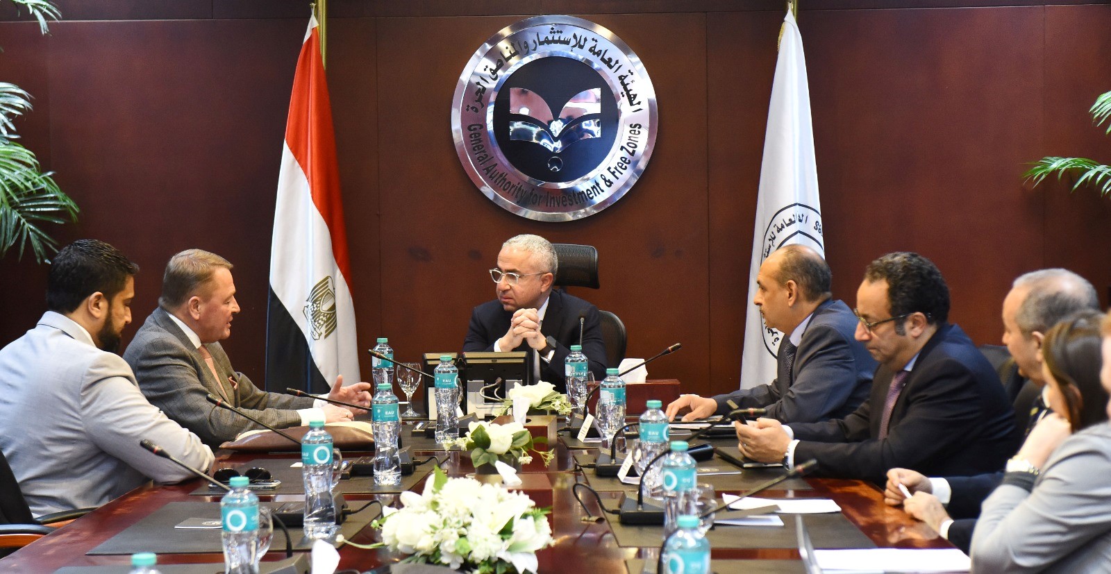 الهيئة العامة للاستثمار والمناطق الحرة وشركة جارديان جلاس يبحثان خطط توسع الشركة في مصر