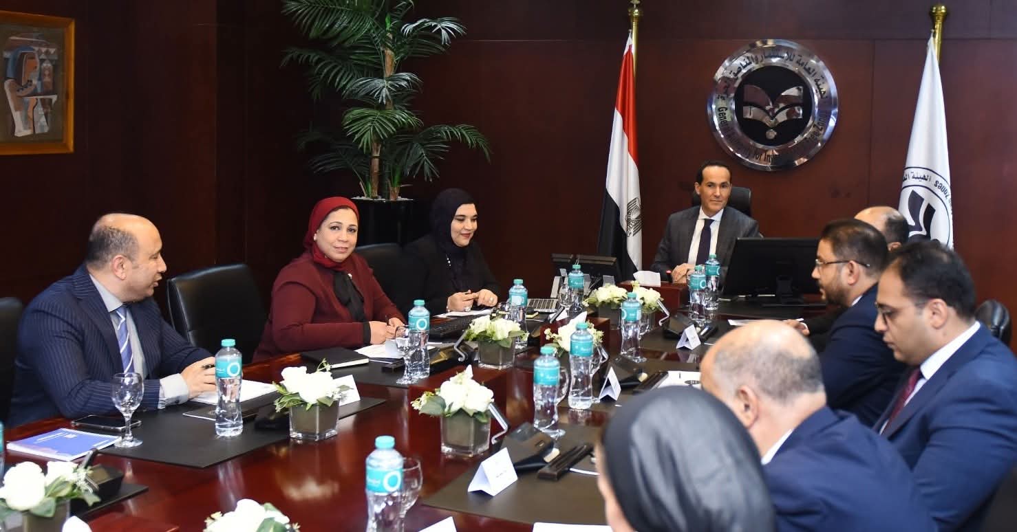 الدكتور محمد عوض يبحث تطوير سياسات الاستثمار وآليات تسوية المنازعات بالهيئة العامة للاستثمار والمناطق الحرة